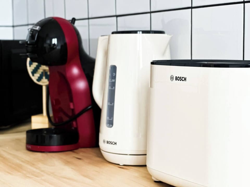 “Coffee? Tea? Toast? This kitchen corner has your mornings covered.”
➡️ Start your day with your favorite brew.