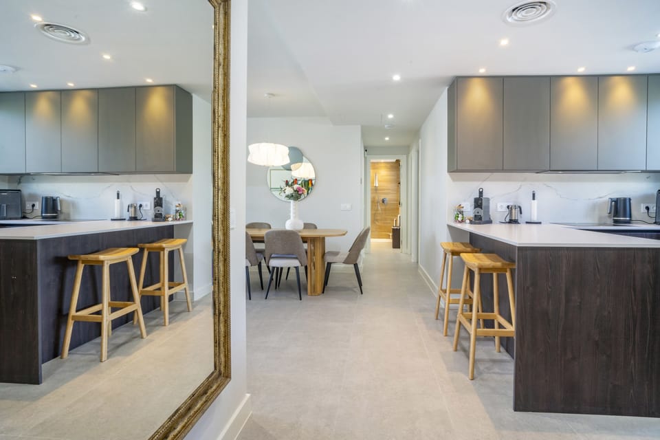 Kitchen or kitchenette,Dining area