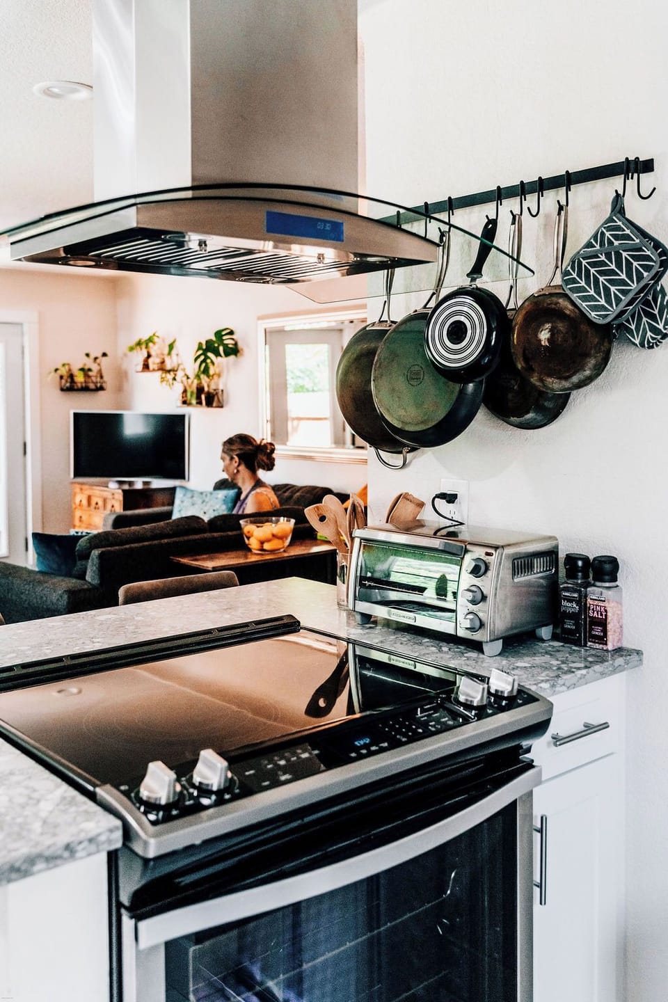 Open floor plan peeking through kitchen to living room 