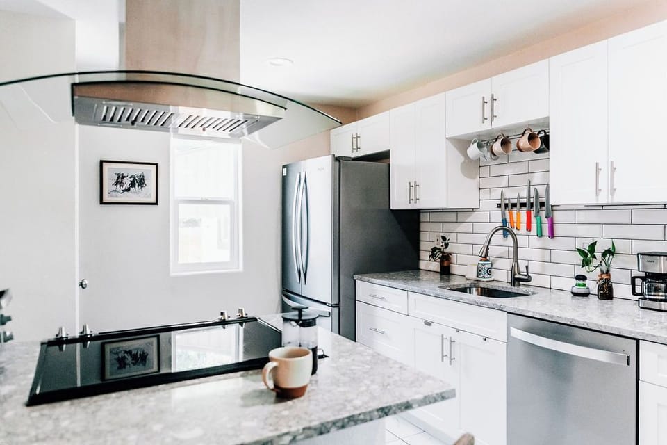 Fridge, sink, dishwasher, stove and oven, coffee maker, microwave, stocked!