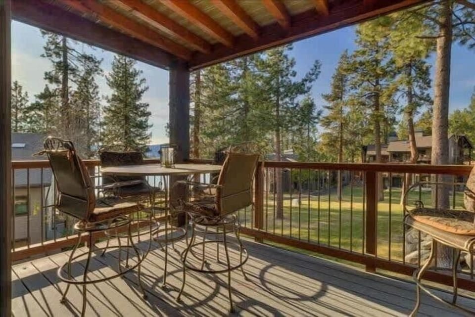 Lake-View Deck