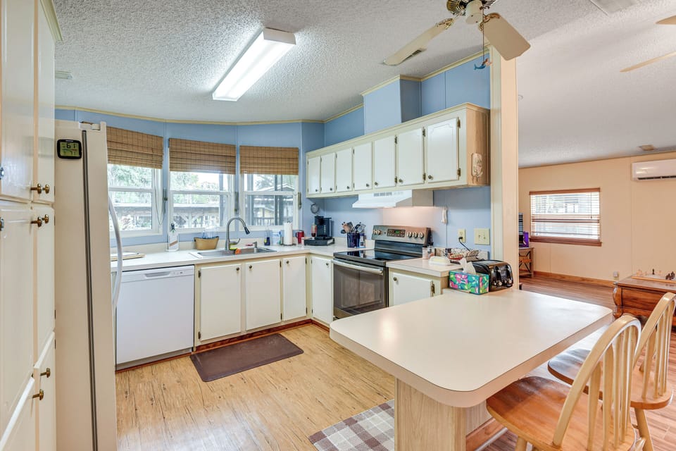 Kitchen | Keurig Coffee Maker | Dishwasher | Cooking Basics | Toaster