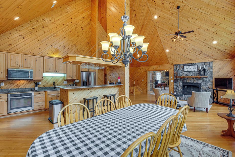Dining Table | Dishware & Flatware | 1st Floor