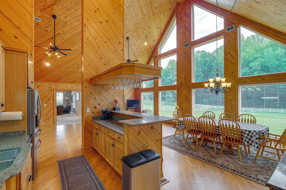 Kitchen | Toaster | 1st Floor