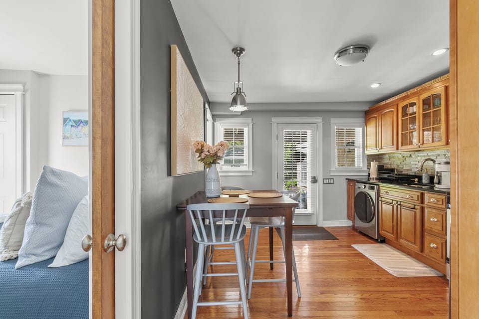 Whether you're planning brunch or game night, this dining nook has you covered.