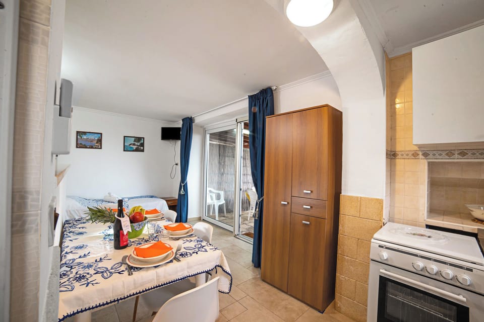 Kitchen and dining area
