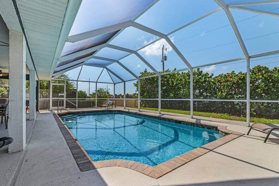 Heath Pool & Screened Lanai
