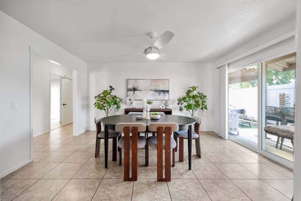 Dining Area: A bright and cheerful space where family and friends can gather to share delicious meals, laughter, and great conversations, the heart of every stay!
