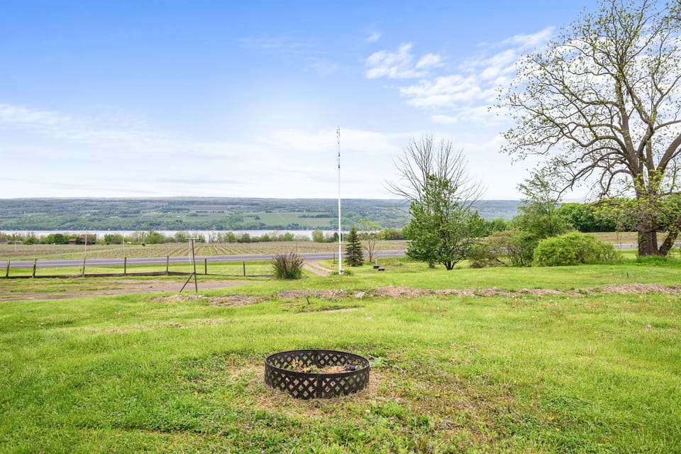 Enjoy peaceful evenings by the fire pit with panoramic vineyard and lake views as your backdrop — the perfect Finger Lakes sunset experience. 🌅🔥🍇