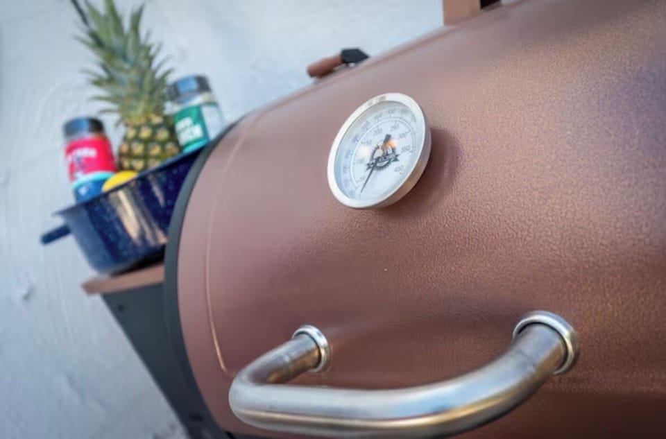 Wood pellet BBQ grill