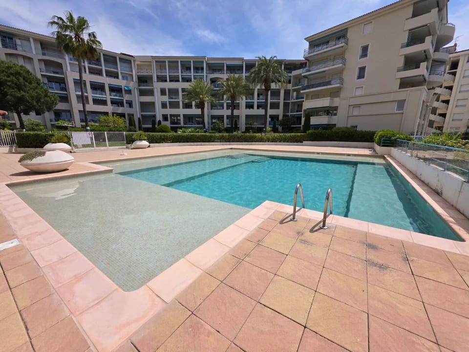 Residential Area, Condominium, Apartment, Shade, Balcony, Resort, Swimming Pool, Hotel, Villa