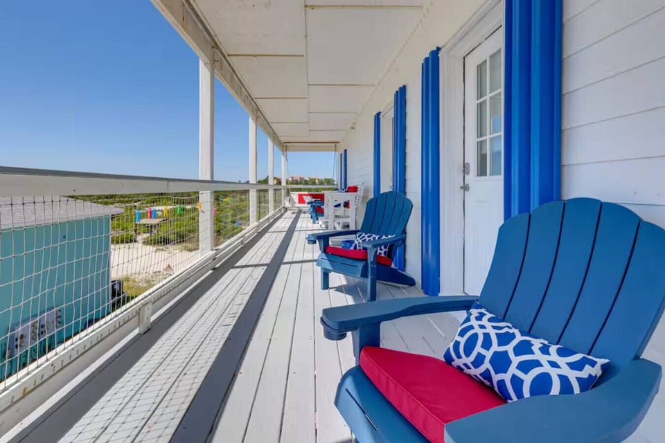 Private Wraparound Deck | Gulf of America View