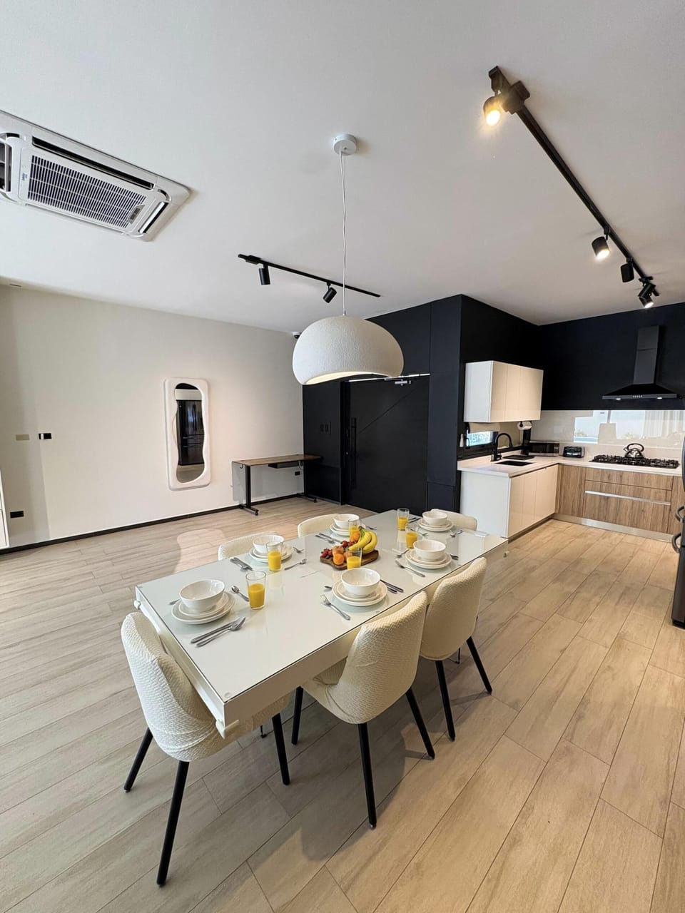 Dining area 1