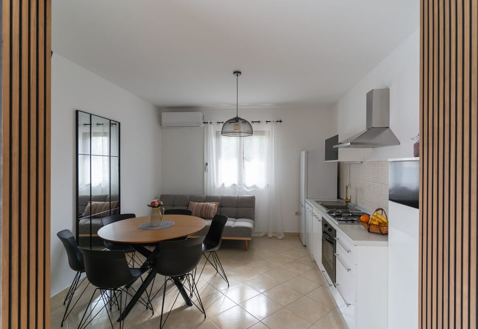 Kitchen with dining table