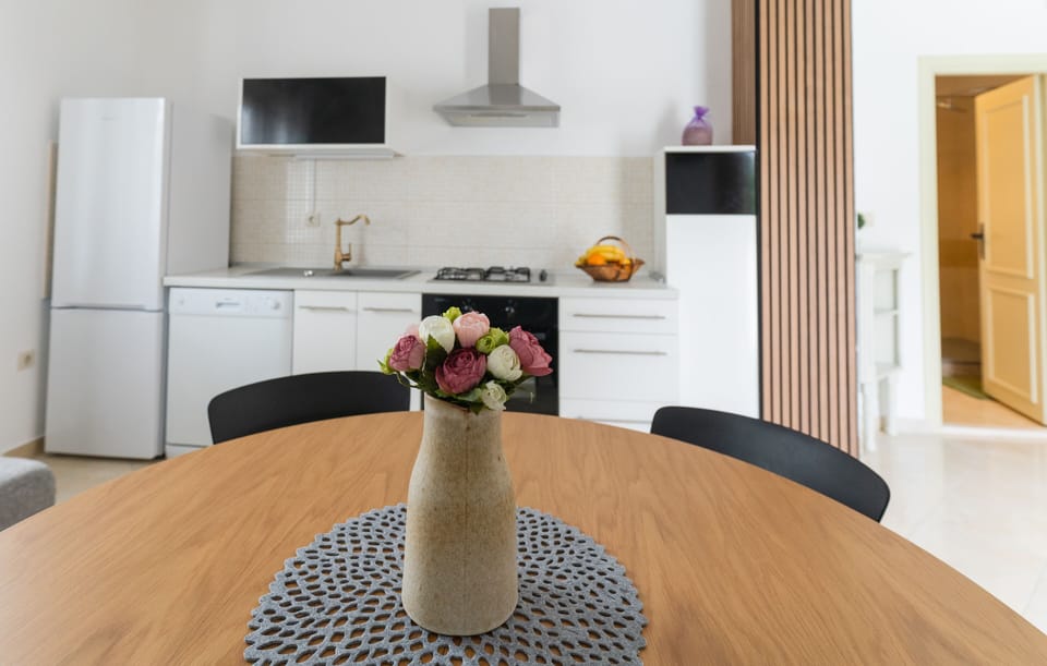 Kitchen with dining table