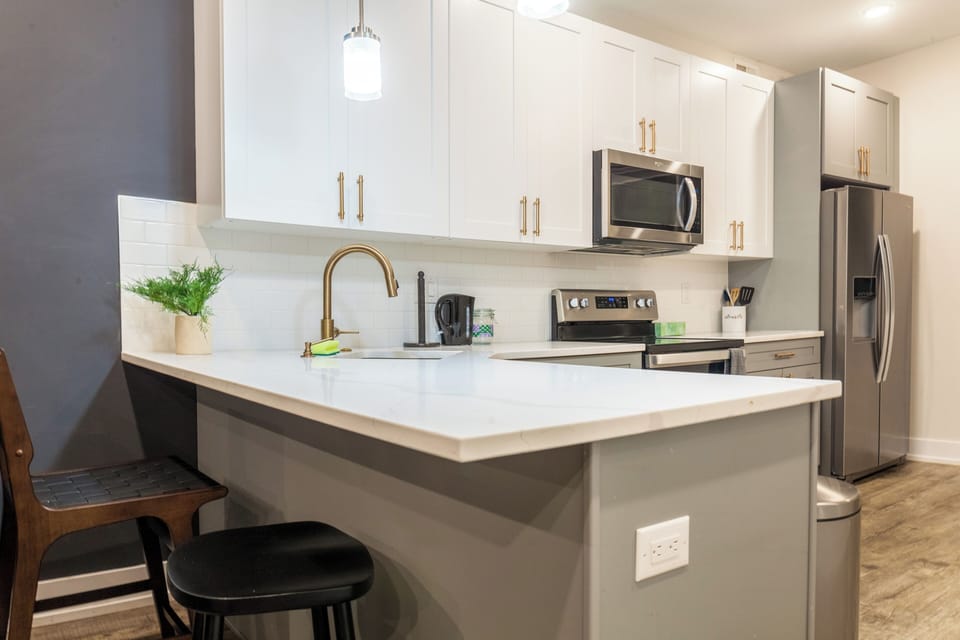 Bring out your inner chef in our modern kitchen, fully equipped with everything you need for a delicious meal.
#CulinaryCreativity #KitchenEssentials #CookWithEase

