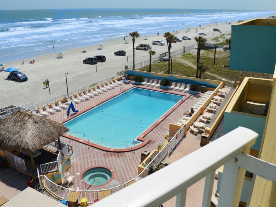 Community Oceanfront Pool