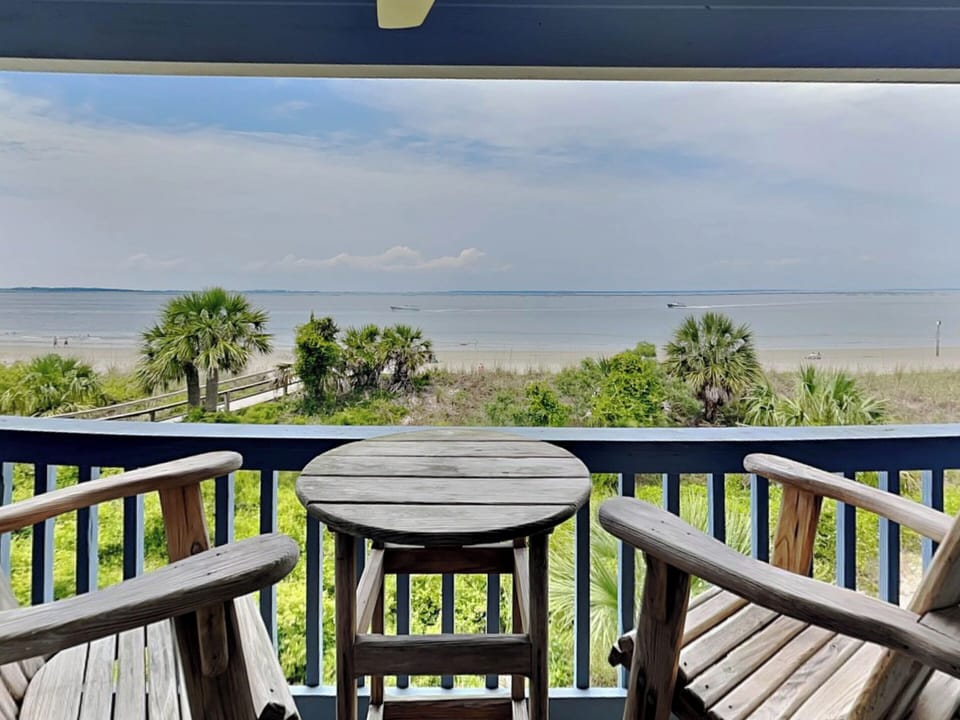 Welcome to Beach Racquet A218 - Tybee Palms