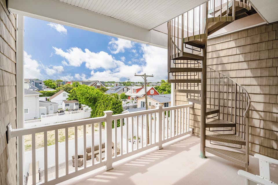 Deck off kitchen on top floor with access to rooftop 