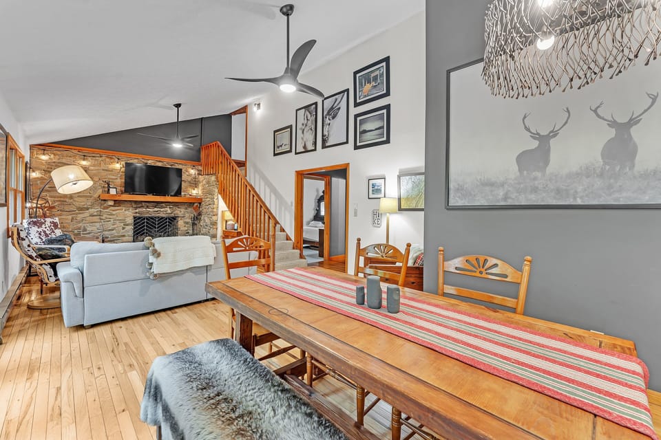 Indoors, Home Decor, Furniture, Table, Living Room