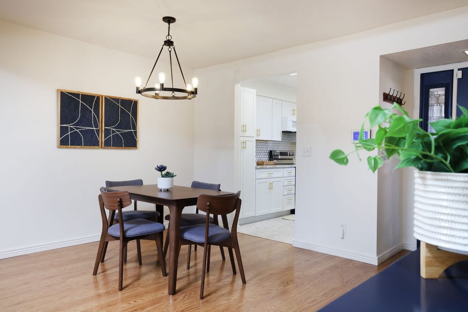 dining area with seating for 4 