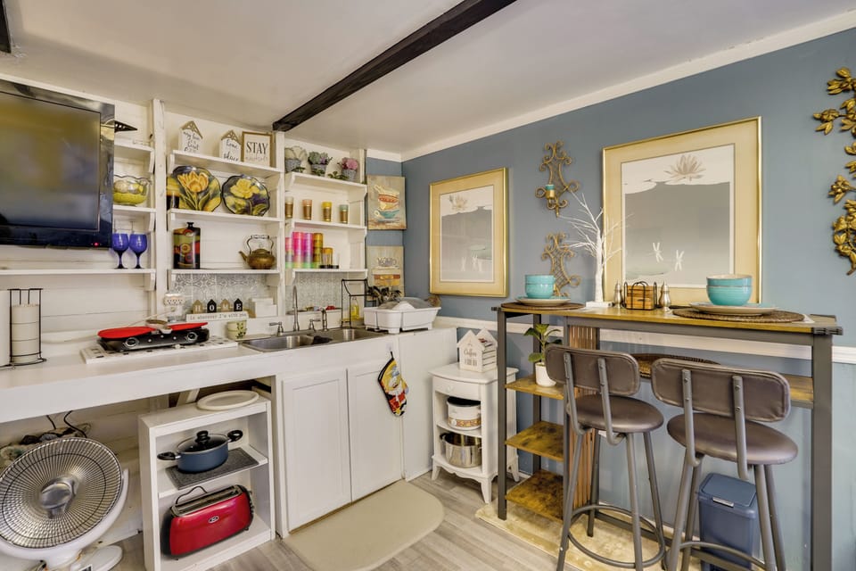 Kitchenette | Hot Plate | Air Fryer | Microwave | Toaster