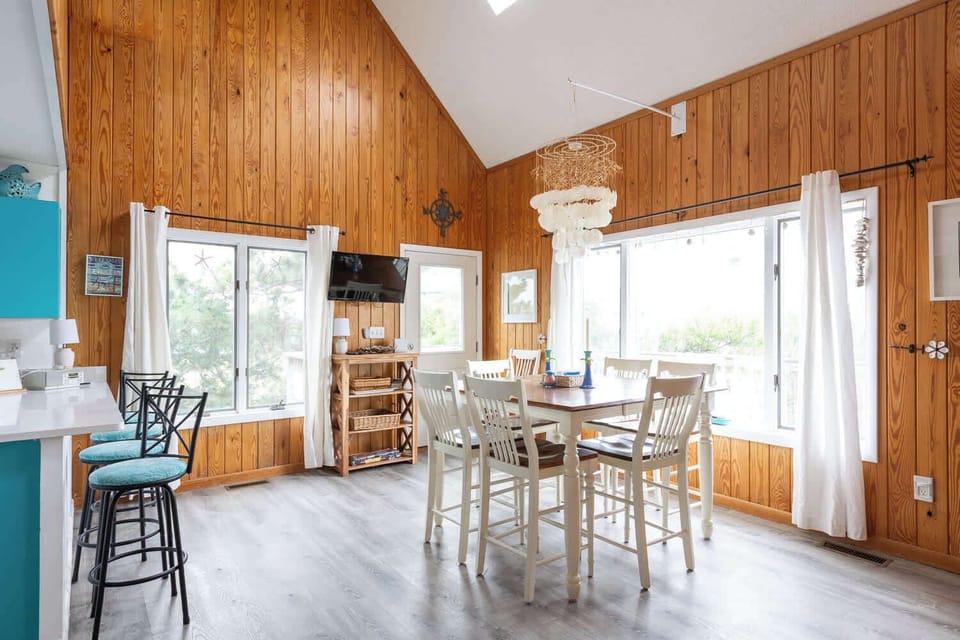 Mid Floor Dining Area & Bar with Views