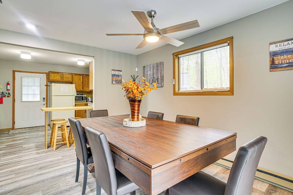 Dining Area | Convertible Dining/Pool/Ping-Pong Table | 1st Floor