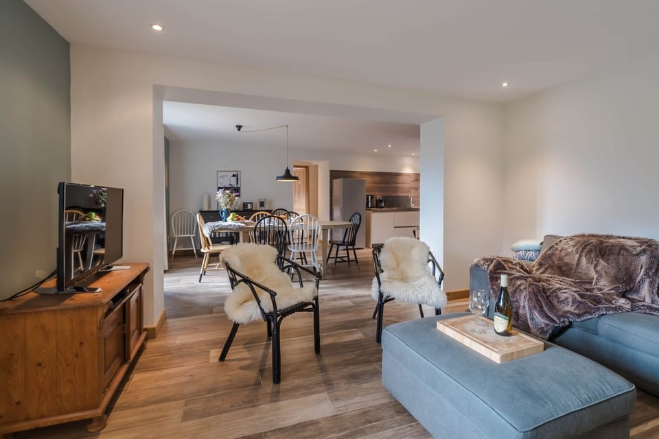 Cozy TV lounge with corner sofa, 45" screen offering Netflix, Prime, Disney+ and Chromecast.