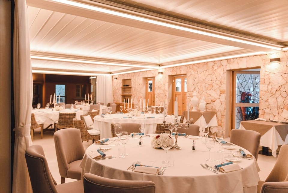 Banquet hall
