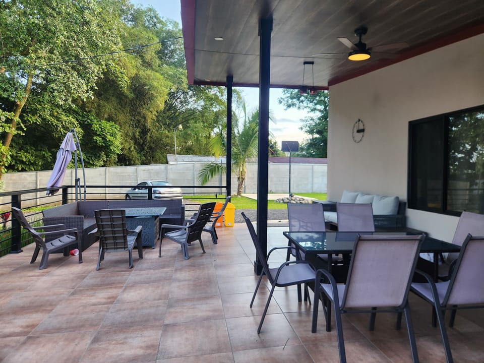 outdoor dinning for14