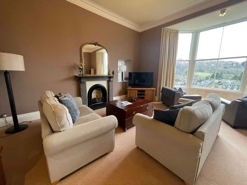 Spacious and Bright Lounge