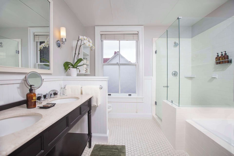 Historic King Suite Bathroom