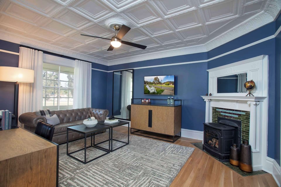 Historic King Suite Living Room