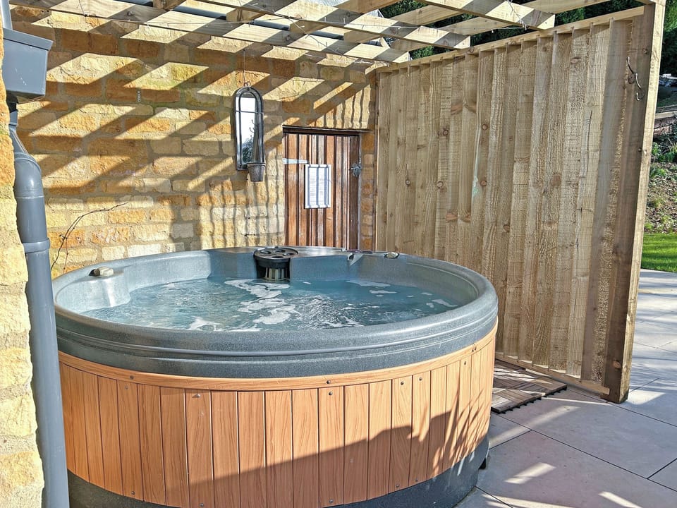 Private hot tub | Lower Mount Orchard, Stroud