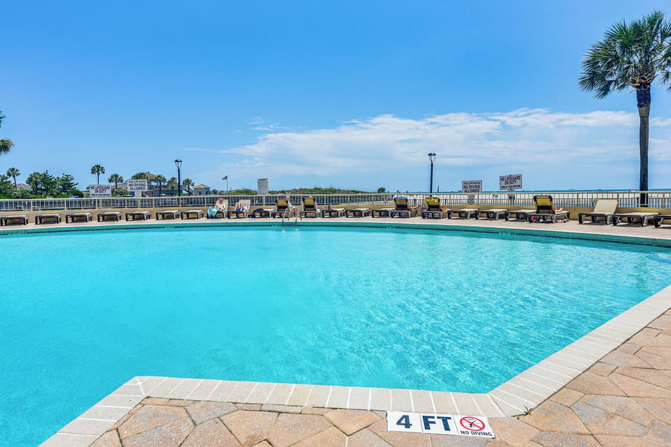 Ocean Creek Resort | Community Outdoor Pool
