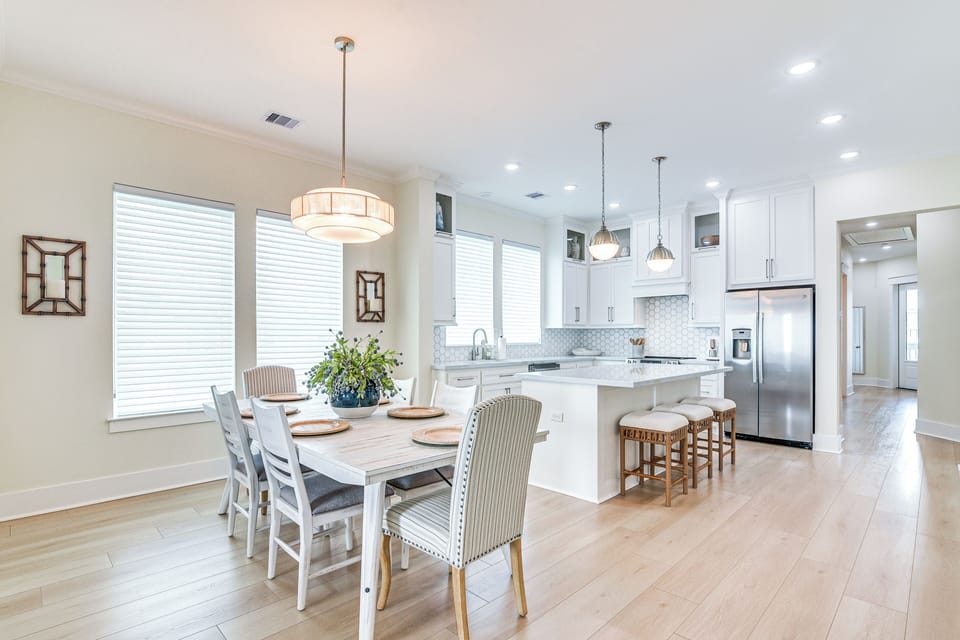 Dining Area | Dishware/Flatware
