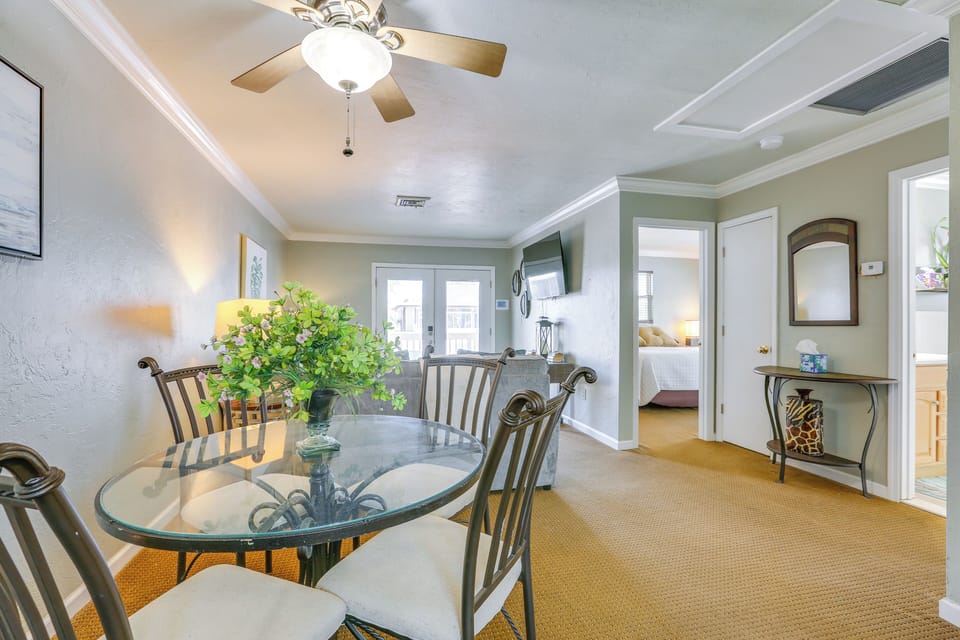 Dining Area | Dishware & Flatware | Central A/C & Heat