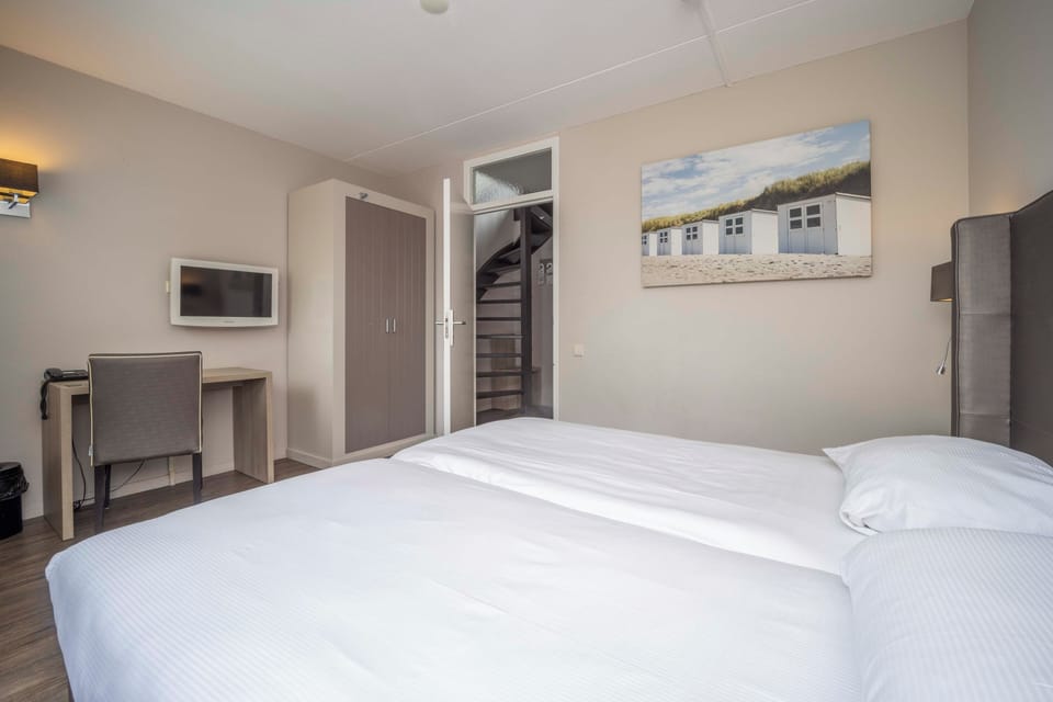 Unit with 2 Twin size beds