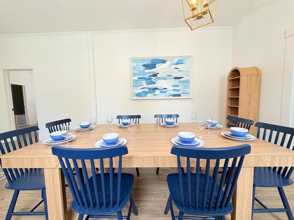 Bright dining space with large table, modern accents, perfect for gatherings.