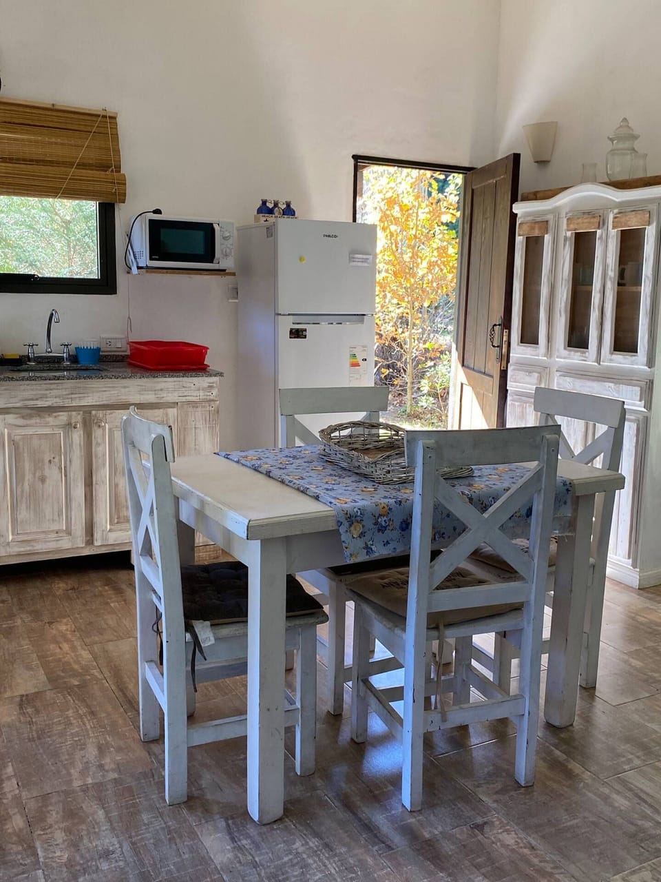 Kitchen or kitchenette,Dining area