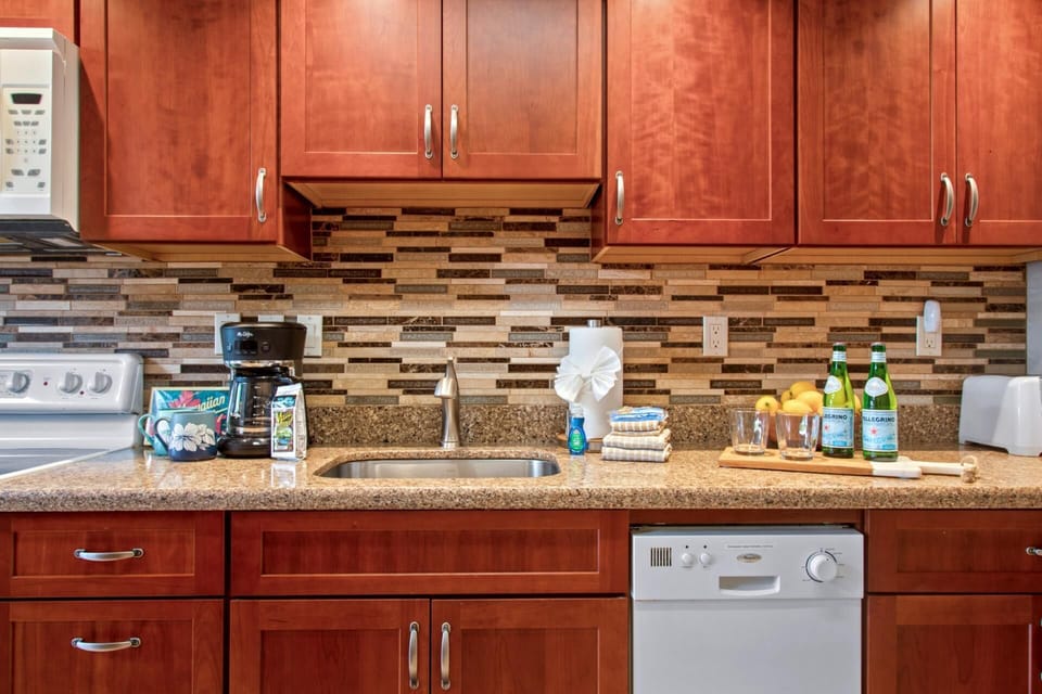A swirl of warmth and whimsy—granite counters, bold tile patterns, and cupboards just begging for a midnight snack    MKV-C152