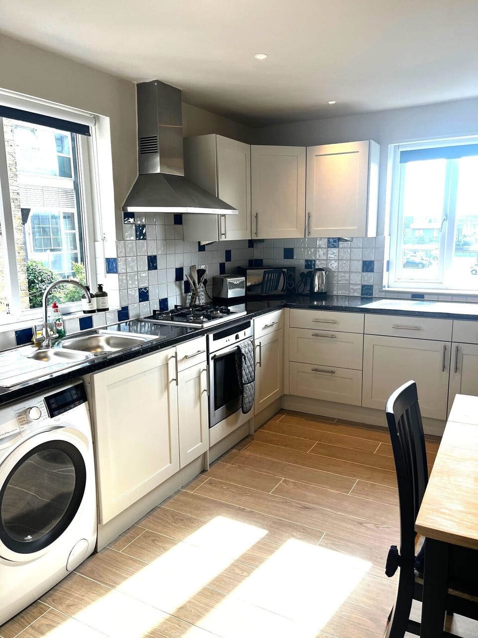 Full Kitchen with washing machine, dishwasher, Fridge/Freezer, Microwave etc