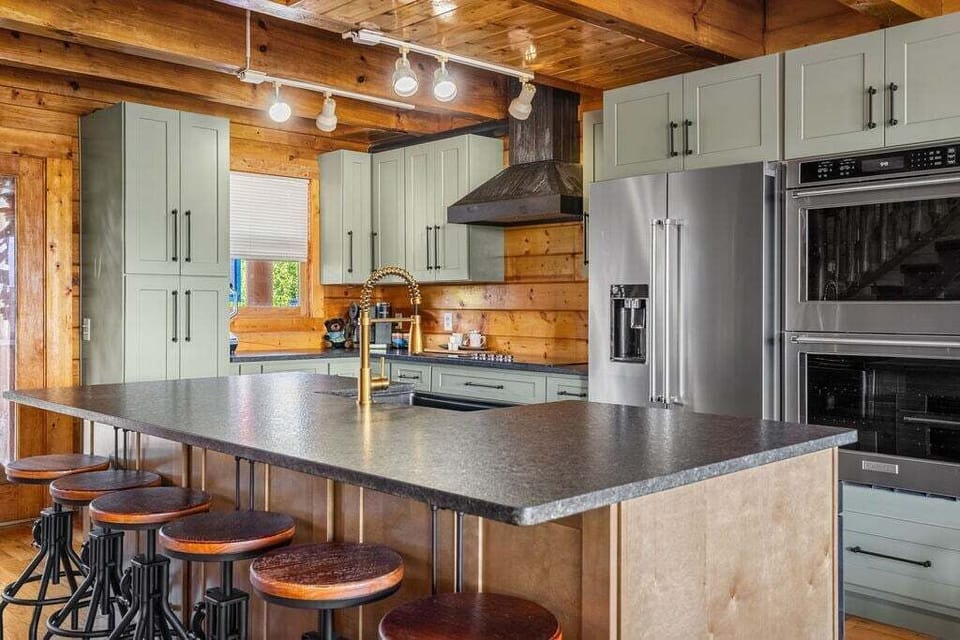 Cook, connect, and entertain in a space as warm and inviting as the Smokies themselves. Dual ovens make hosting mountain-sized feasts effortless and elegant.