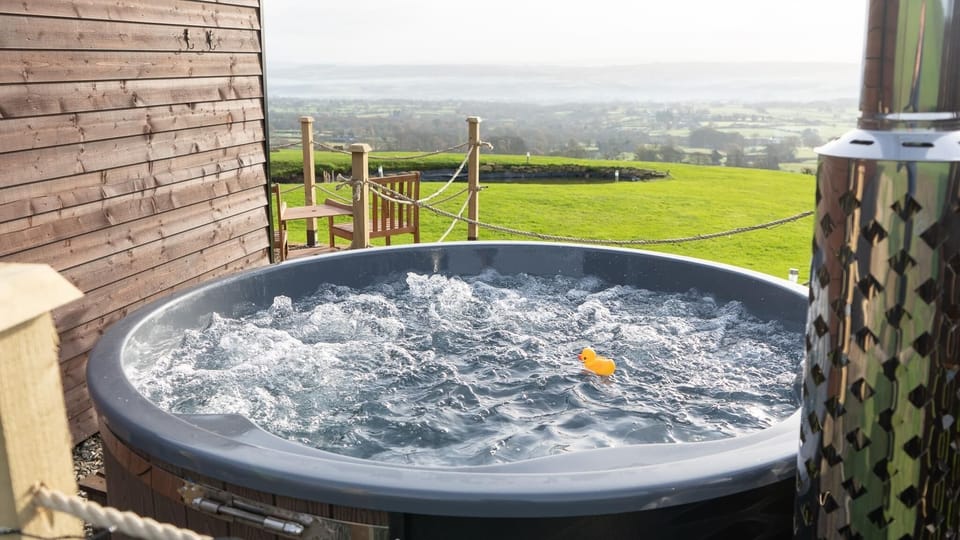 Outdoor spa tub