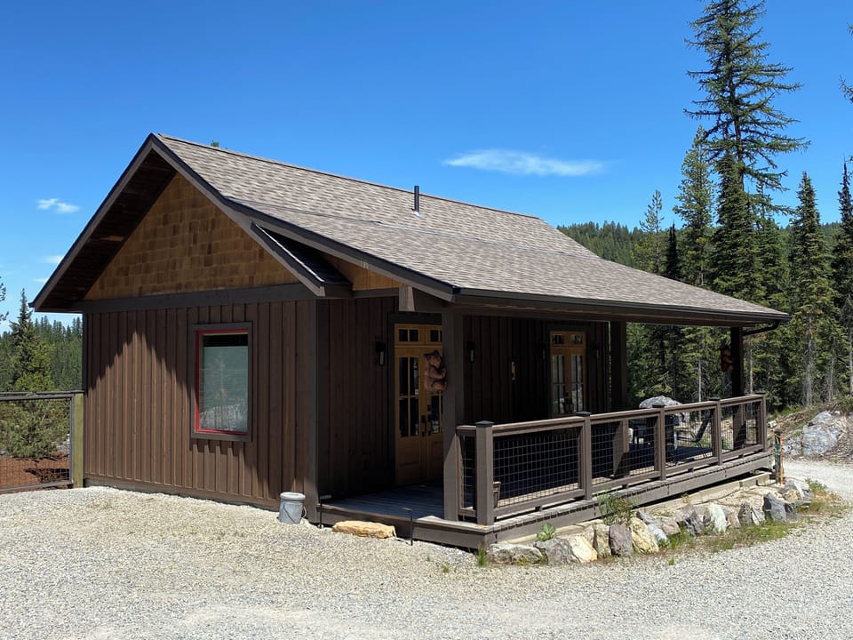 Exterior Logan Pointe cabin, entry and front porch.