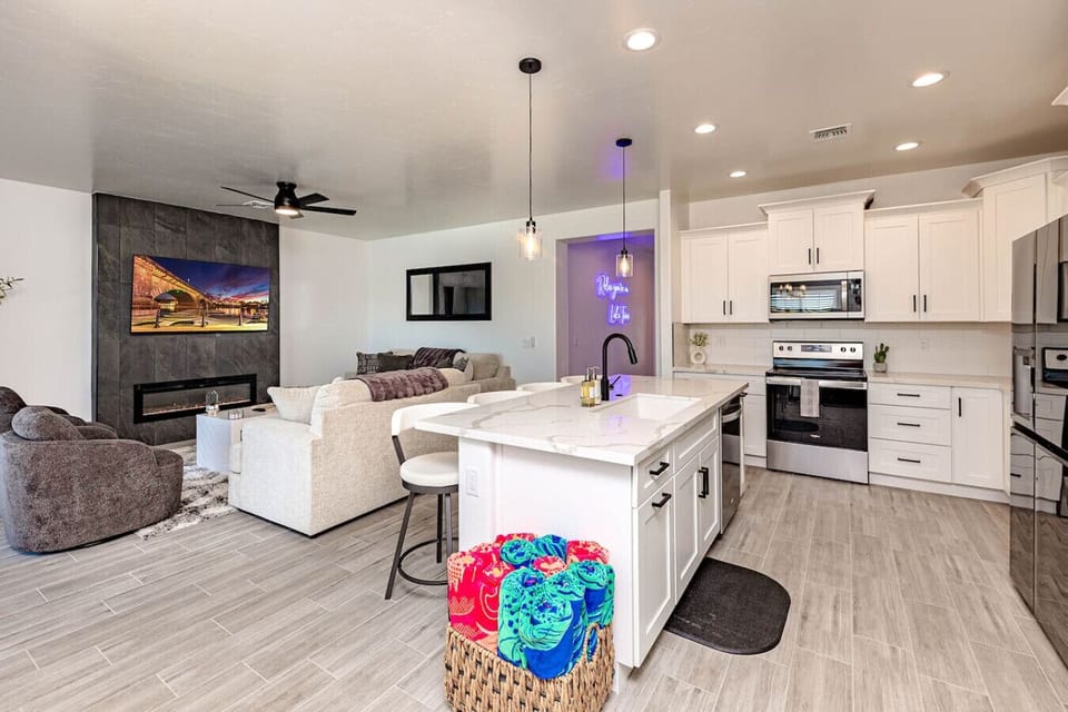 Open-concept living room with Smart TV and queen pullout couch—perfect for lounging or extra guests.