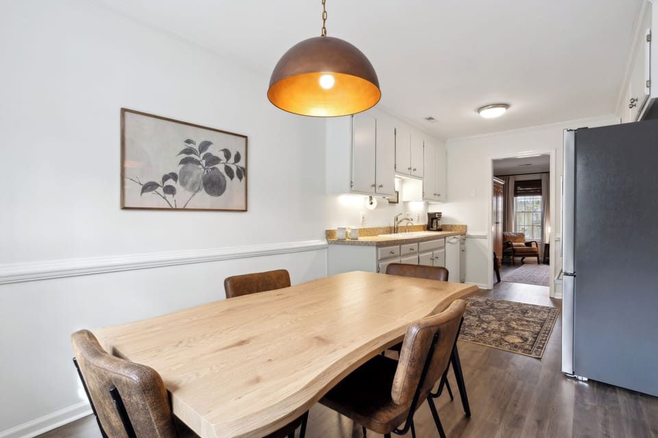 Eat-in Kitchen
