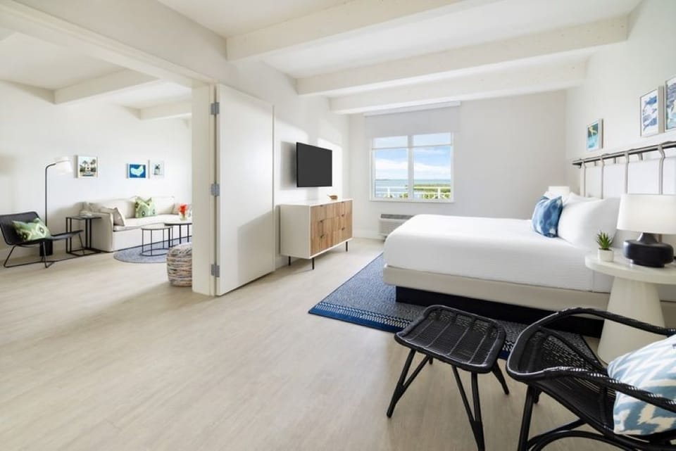 King bed and separate living area