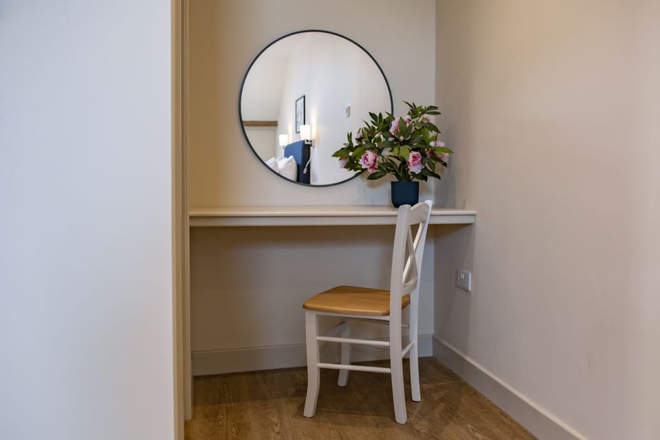 First floor: Bedroom with dressing table